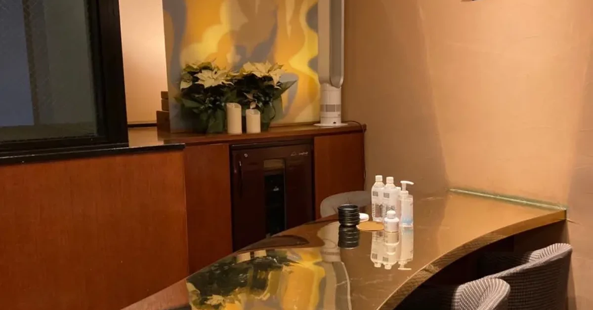六本木パシャのメインフロアをカウンター側から撮影した店内内装